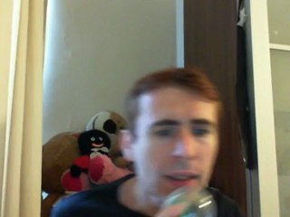 Wiwi égratigne "Javert t'es amoureux" de Jean Vallée