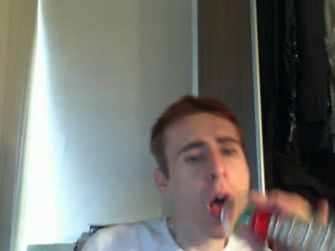 Wiwi égratigne what makes you beautiful de One Direction