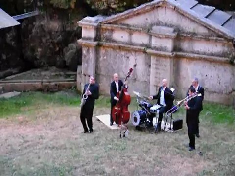 100 tambours 10 trompettes à DROM 01