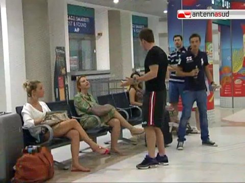 TG 03.08.12 Atterraggio d'emergenza a Bari per un volo Brindisi - Zurigo