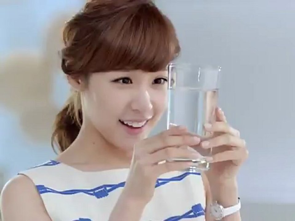Tiffany Drink Wink Kiss @ WoongJin Coway - YouTube