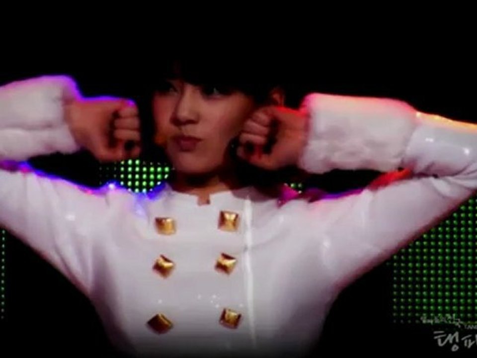 [FanCam] [101215] SNSD Taeyeon (TaeNy_s Aego) @ MMA [www.keepvid.com]