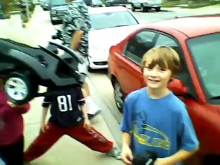 Il teste son jouet de noel FAIL