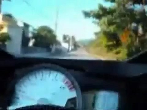 Motard à 300km/h tente de fuir la police