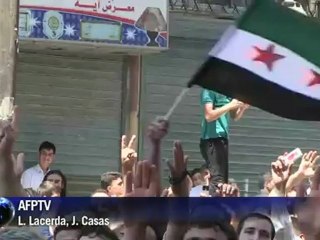 Síria: rebeldes atacam TV