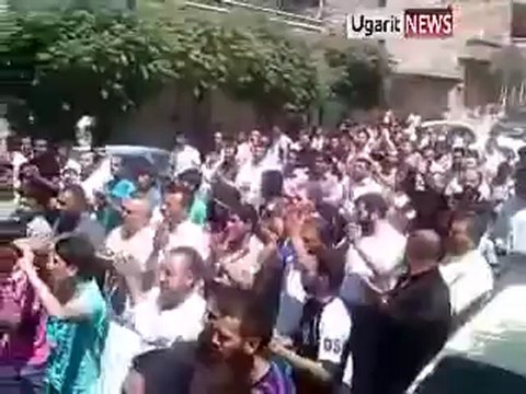 Syria فري برس حلب الشيخ فارس مظاهرة بحماية الجيش الحر 3 8 2012 Aleppo