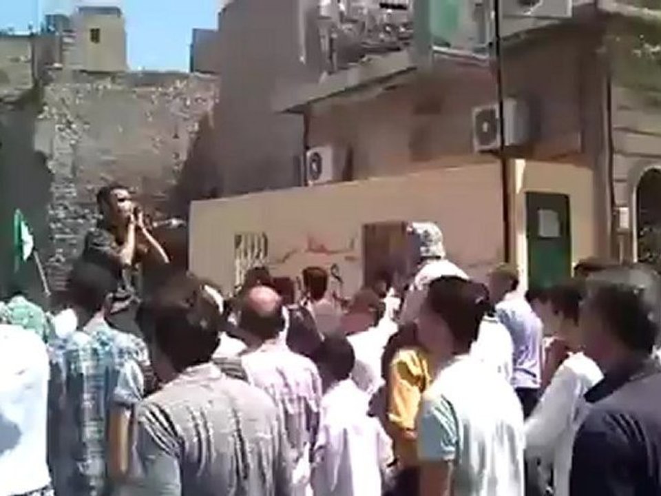 Syria فري برس حلب   شارع باب الحديد   يا حلب نحنا رجالك  دقة عالية  3 8 2012 Aleppo