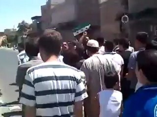 Syria فري برس حلب قاضي عسكر لم يمنعه العرج في رجله من التظاهر 3 8 2012 Aleppo