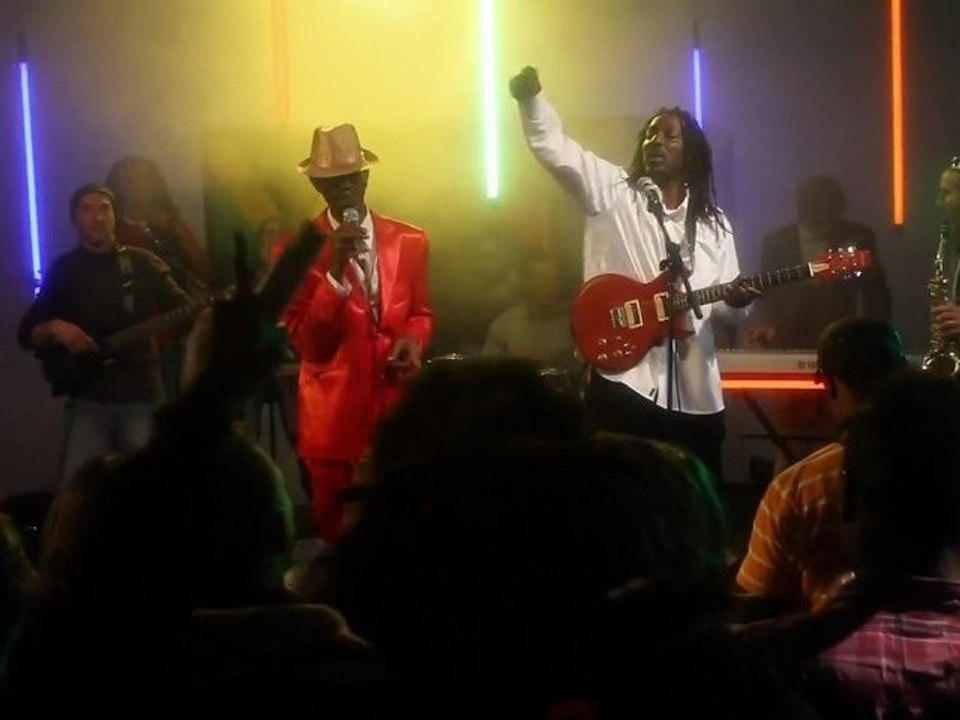 Clip Joseph Cotton & bsoul - Three little birds (Bob Marley adapted)