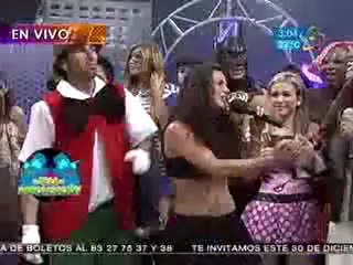 Intocable y Niurka  en Pura Gente Bien (improvisación de retas)