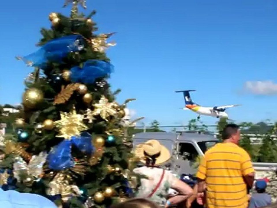 Liat Airplane landing in Princess Juliana Airport