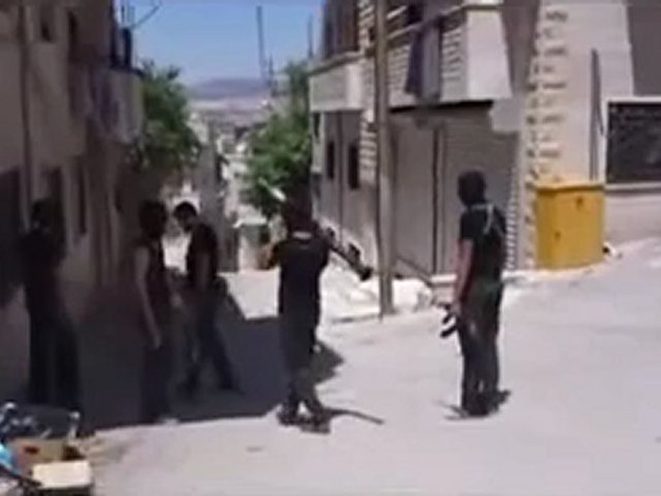 Syria فري برس  حماه المحتلة انتشار الجيش الحر لحماية المظاهرة  3 8 2012 Hama