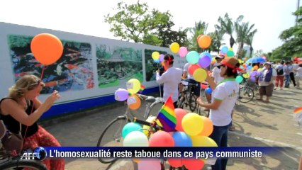 Vietnam: vélos et ballons pour la première gay pride