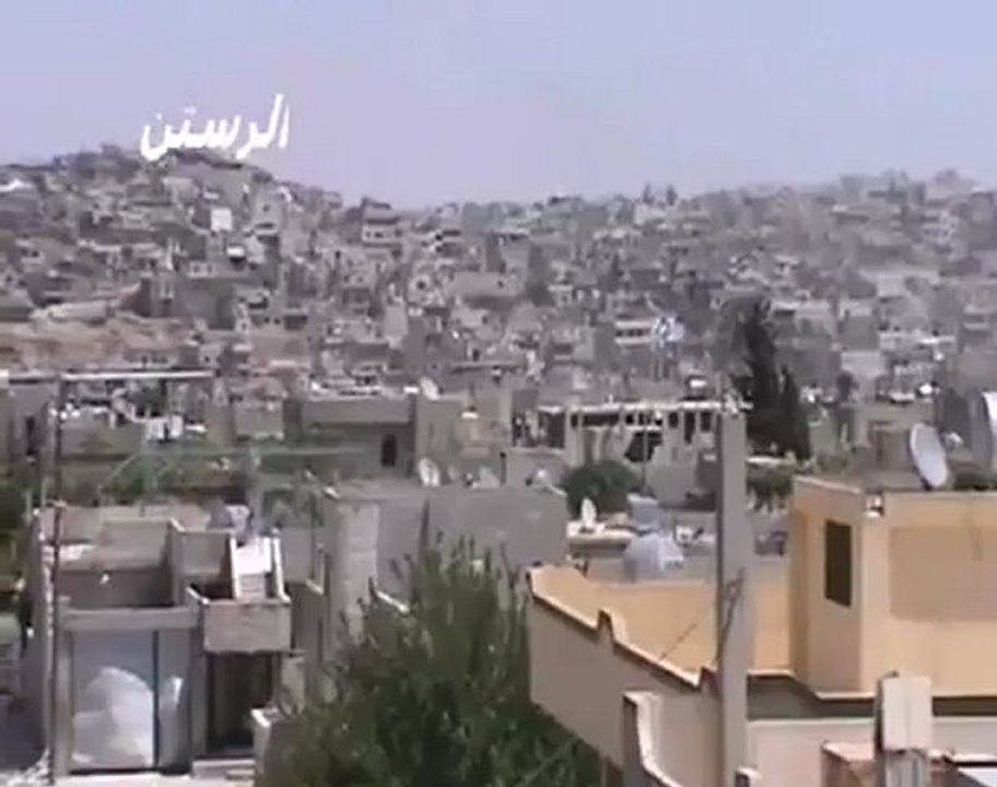 Syria فري برس حمص الرستن  الصواريخ وهي تفجر المباني 5-8-2012