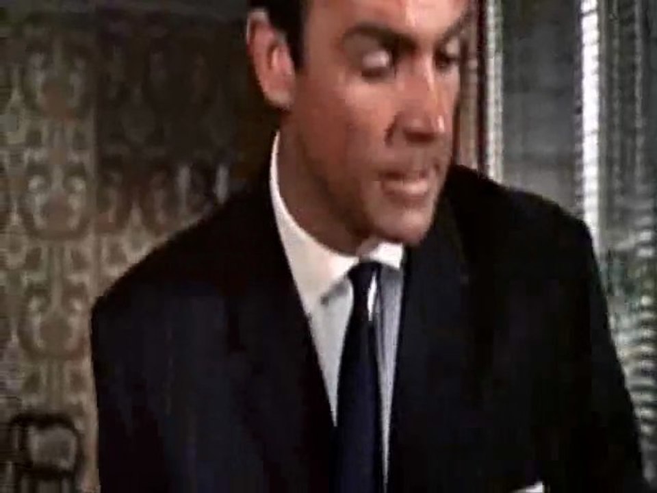 James Bond - Bons Baisers de Russie - Rosa Klebb, tente d'assassiner Bond (21)