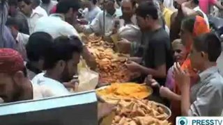 Pakistanis start fasting in Ramadan with full religious