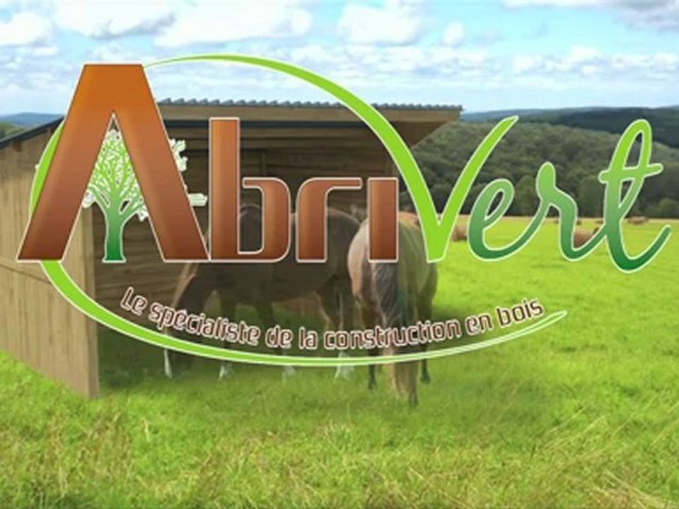 Abrivert, spécialiste des abris bois pour chevaux et des aménagements bois pour collectivités