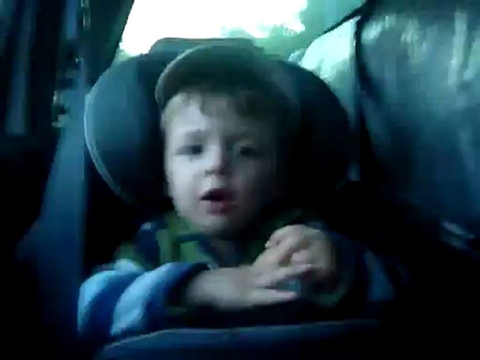 2012 08 Eloi est joyeux en rentrant de la plage