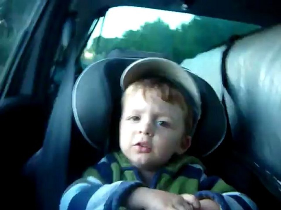 2012 08 Eloi est encore joyeux en rentrant de la plage