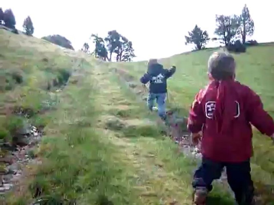 2012 07 06 E et C crapahutent en montagne bis