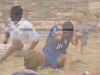 Il 10 azzurro re delle rovesciate nel beach soccer