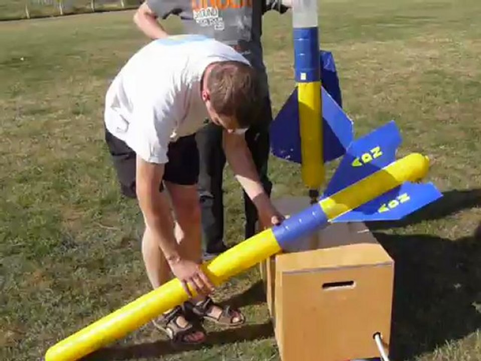 ADN 2012 - samedi 17h07 - préparation d'une fusée à eau