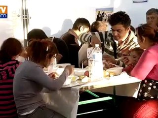 Le ramadan invite la solidarité à sa table - BFM TV - 21-07-2012