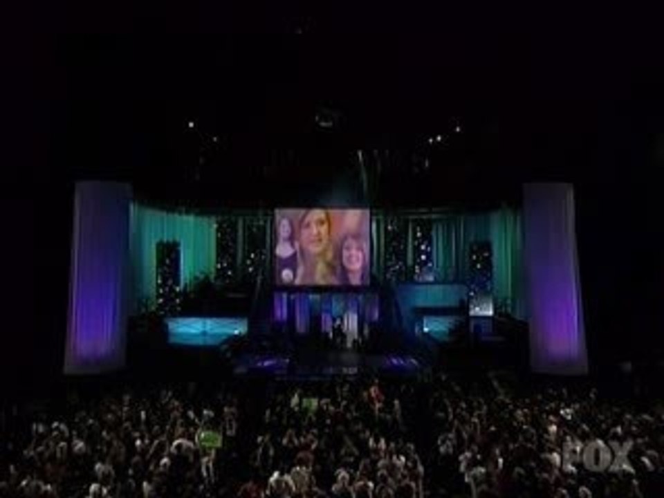 Kelly Clarkson & Reba McEntire - Does He