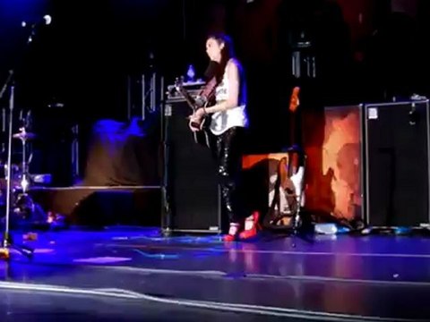 Megan Nicole à l'Ancienne Belgique, Boyce Avenue Europe Tour 2012. - YouTube