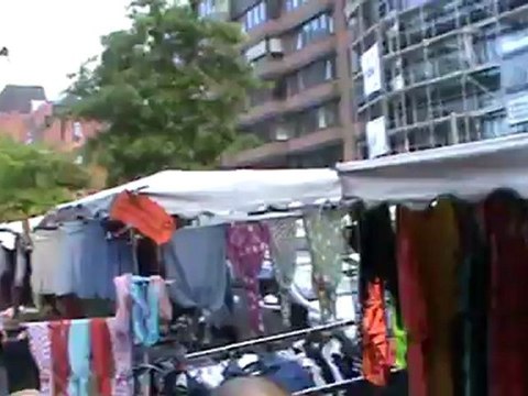 Die Fellas auf dem Fischmarkt in Hamburg am Hafen netter Einkauf lecker Essen Frühstück