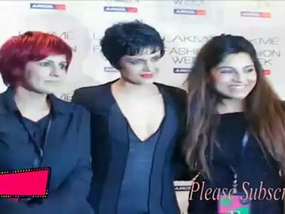 Hot Mandira Bedi's Cleaveage