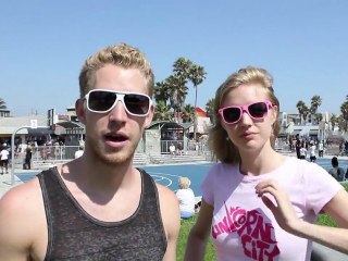 Faire un câlin à des inconnus (LAHWF)