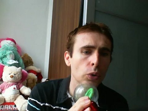 Wiwi égratigne du monde tout autour de Louise Attaque