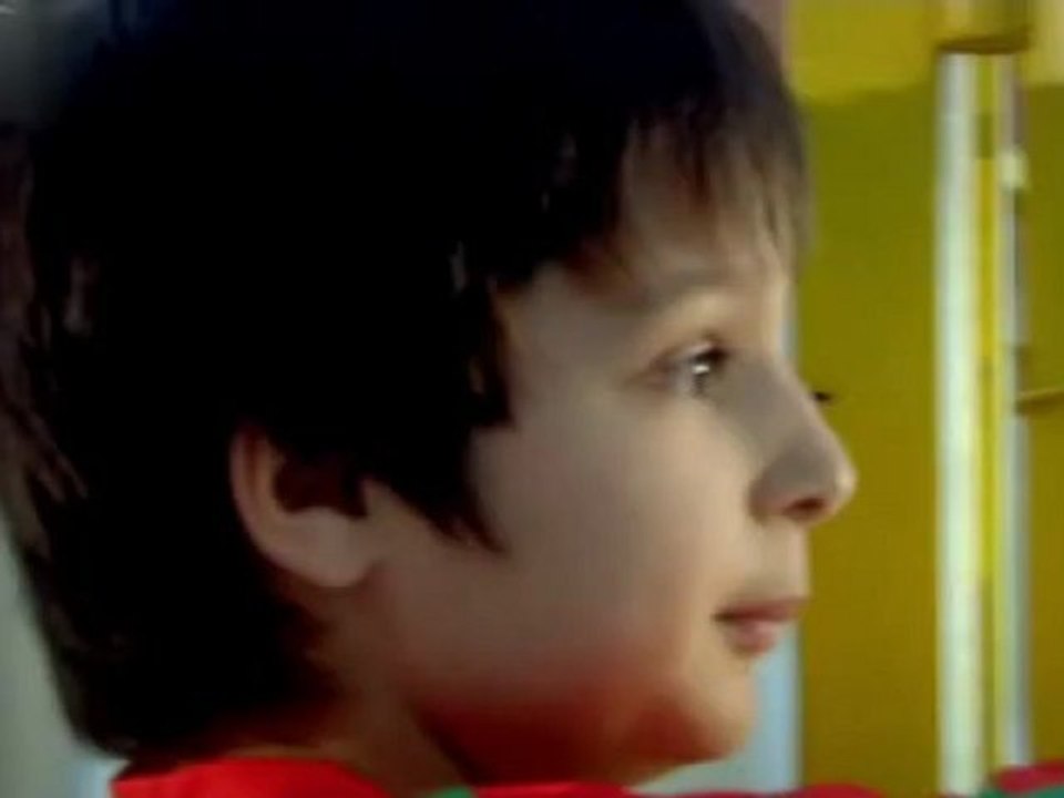 Nurgül Yeşilçay and her son Osman Nejat in Sultan dizi