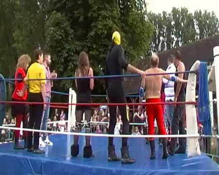 Beauvais : hommage des catcheurs de l'Abca à Aymeric Gosse