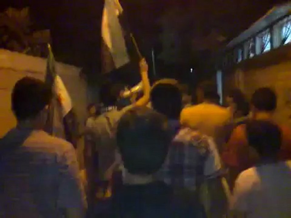 Syria فري برس حماة  المحتلة حي الكرامة -مسائية تجوب الحي  6_8_2012