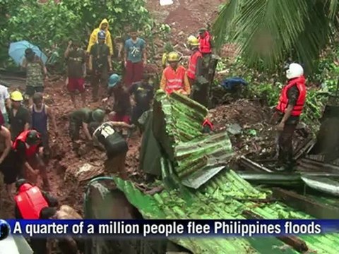 250,000 flee as floods paralyse Philippine capital