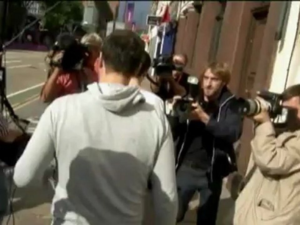 Der Flaschenwerfer muss vor Gericht