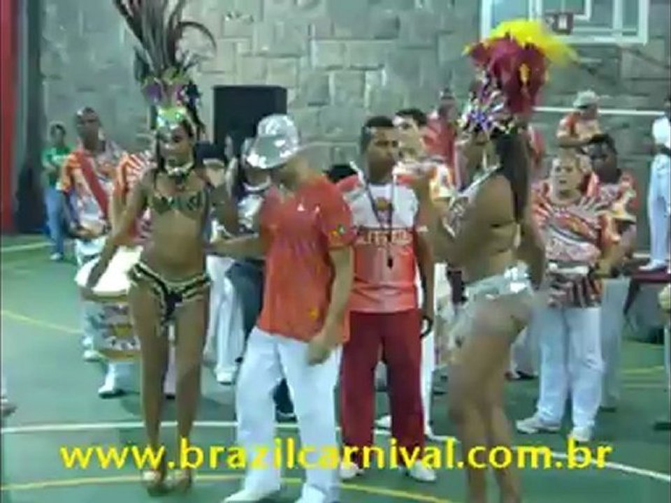 Viradouro Samba Show Group in Rio de Brazil: Samba Moving
