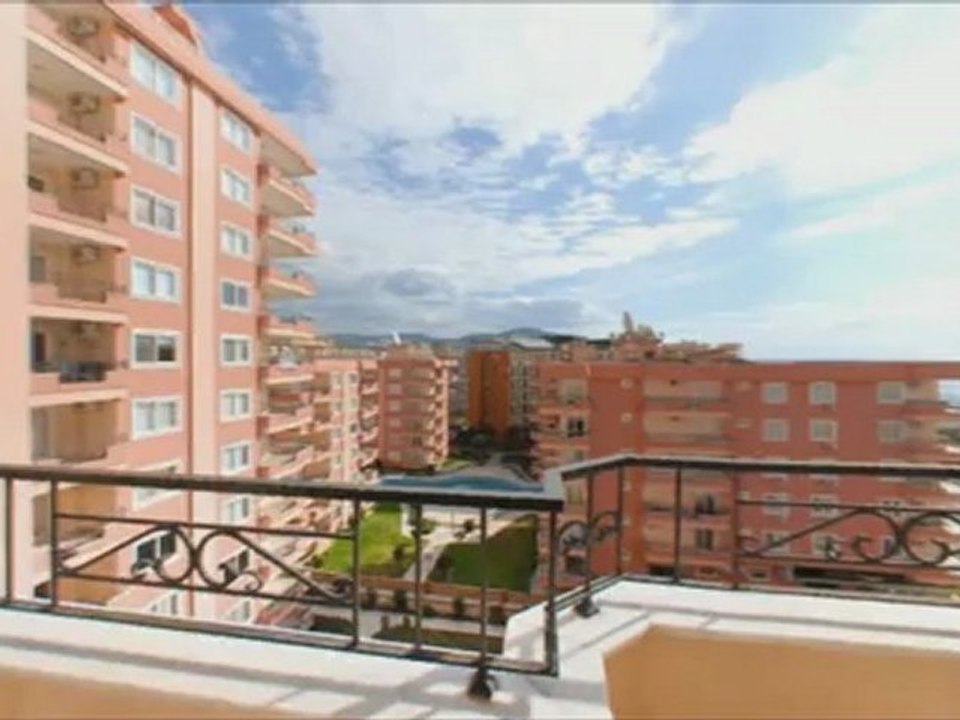 Billig lejlighed i Alanya Mahmutlar på den forreste række til stranden, og med havudsigt til salg