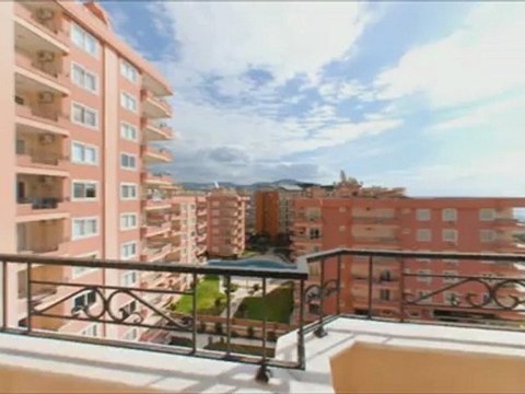 Billig lejlighed i Alanya Mahmutlar på den forreste række til stranden, og med havudsigt til salg