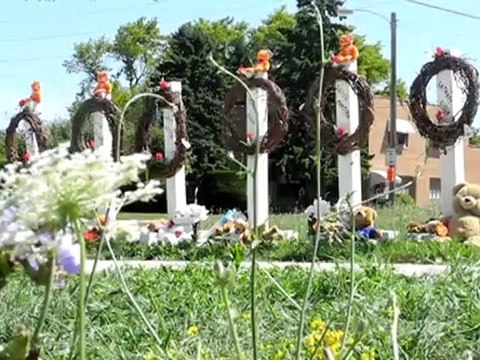 Makeshift memorial for Sikh temple shooting victims