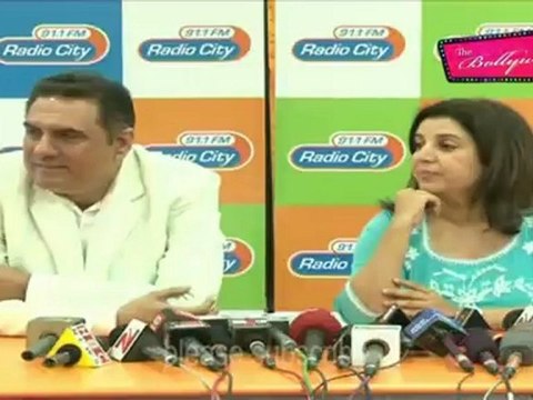 Boman Irani and Farah Khan Having fun with Media