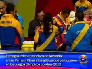(VÍDEO) Chávez entrega réplica de espada de Bolívar a Campeón Olímpico 07.08.2012 (1/3)
