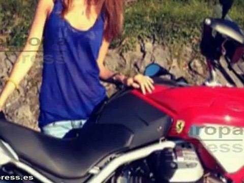 Fernando Alonso visita Asturias junto a su novia