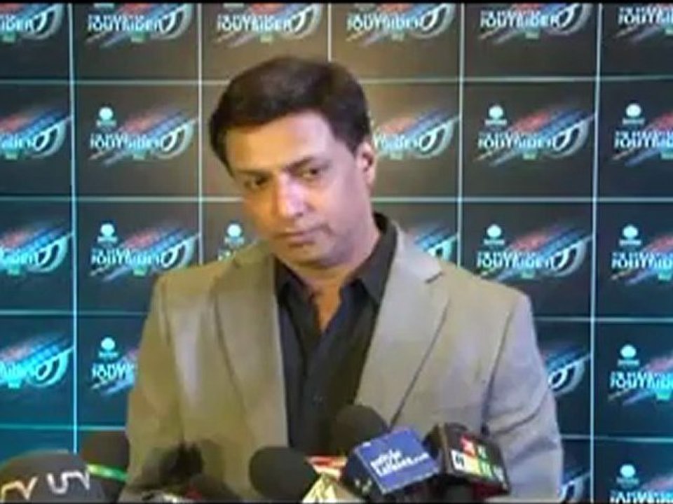 Red Carpet Launching Party Of Outsider With Shahrukh Khan-02