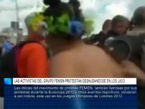 Las activistas del grupo FEMEN protestan desnudándose en los JJOO