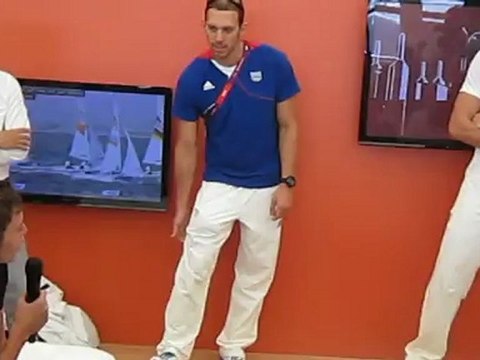 Alain Bernard et Hugues DUBOSCQ rencontrent les jeunes des E2C à Londres