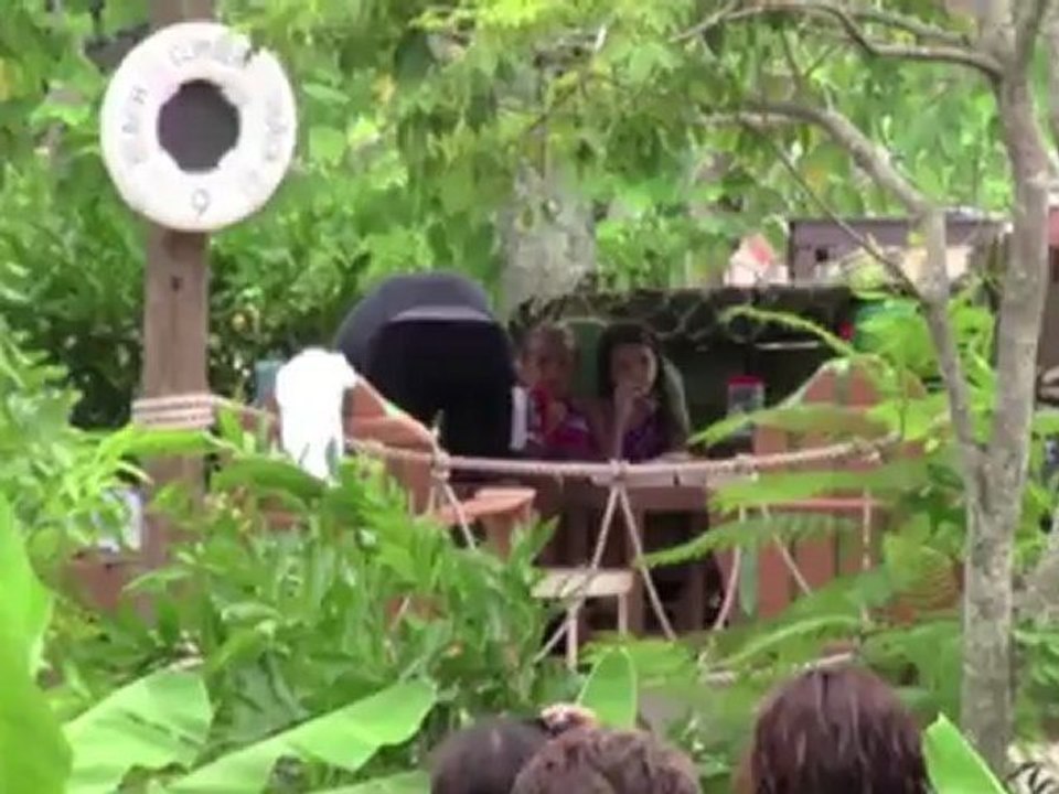 Katie Holmes ist wieder die hingebungsvolle Mutter von Suri