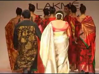 Lfw 2012 Day 3 Kiran Kher For Gaurang And Saina Nc For Shruti Sancheti-01